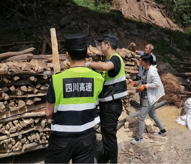 万源管理处路安大队加强桥下空间非法堆积物的整治工作3.png