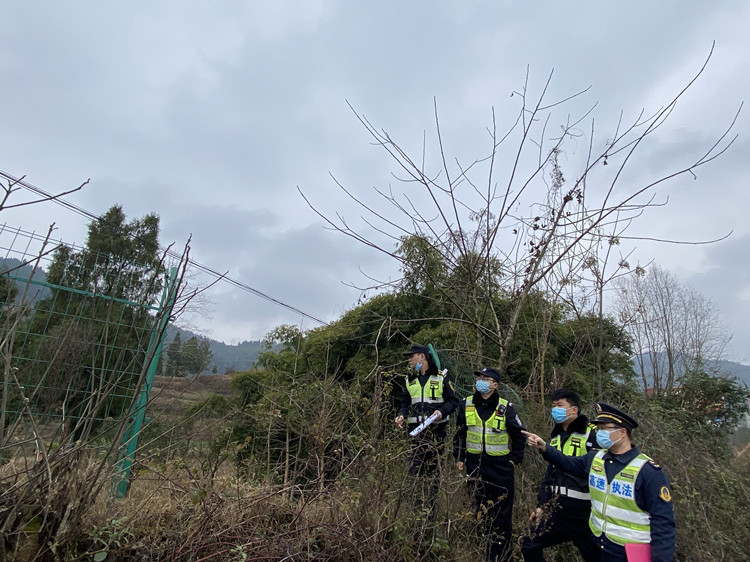 达州管理处路安大队联合“一路三方”开展春运前安全隐患排查工作1.jpg