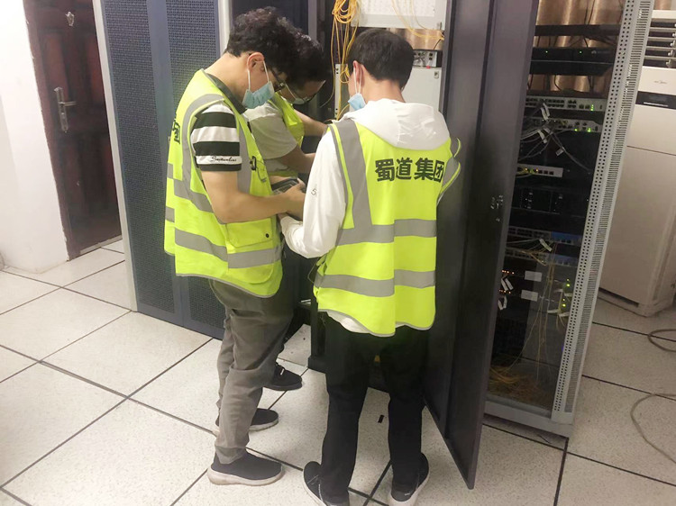 达州管理处机电维护队高效抢修门架网络故障.jpg
