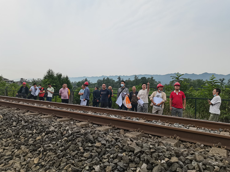 开梁高速（四川境）项目跨铁转体梁 (2)_副本.jpg