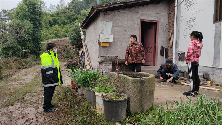 达州管理处路安大队开展辖区桥涵堆积物治理.JPG