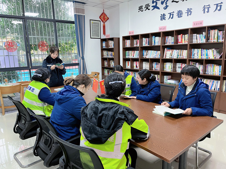 达州管理处七里收费站开展“情系女职工 普法在身边”普法宣传活动.jpg