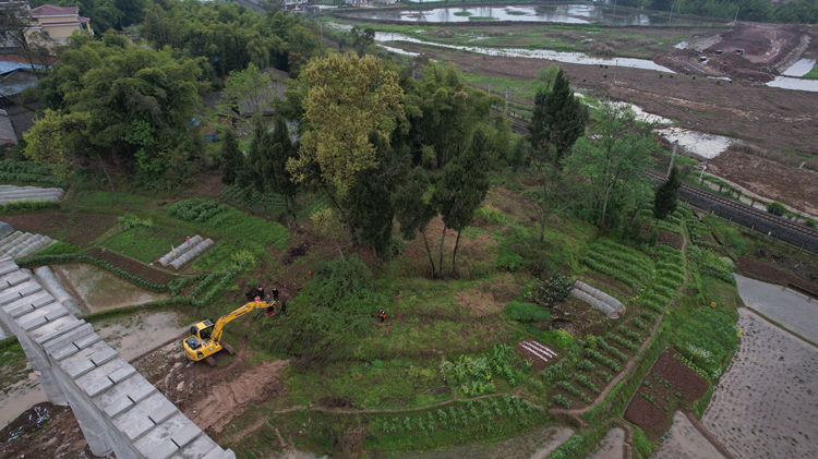 开梁高速公路（四川境）跨铁转体梁启动建设施工_副本.jpg