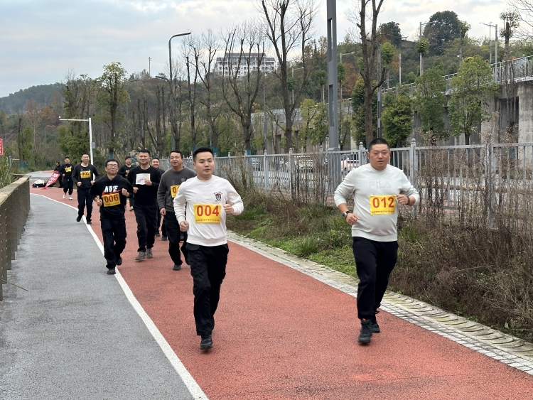 达州管理处路安大队举办第二届迷你马拉松比赛 (2).JPG