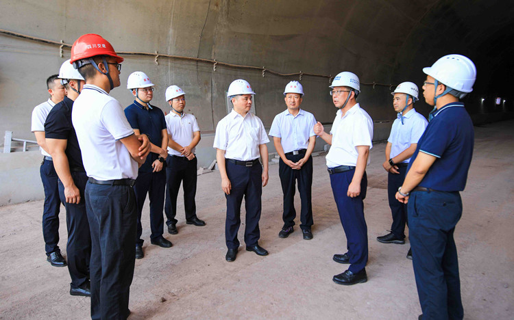 2024.08.07达州市副市长张杰调研慰问达州绕西高速项目  (1)_副本.jpg