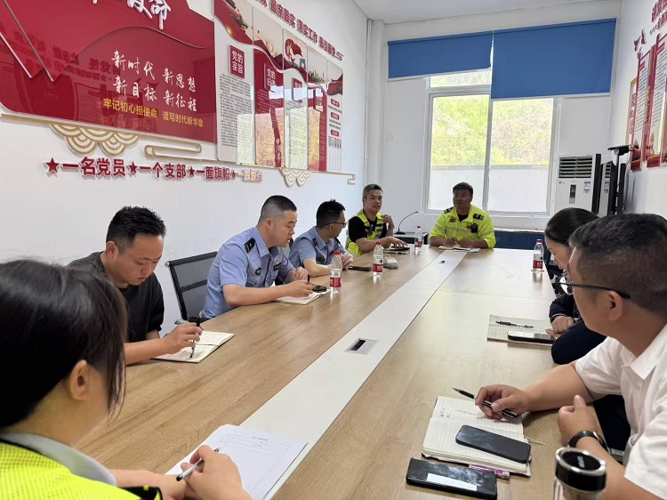 织密安全服务保障网  万源管理处召开端午节前“一路三方”工作会.jpg