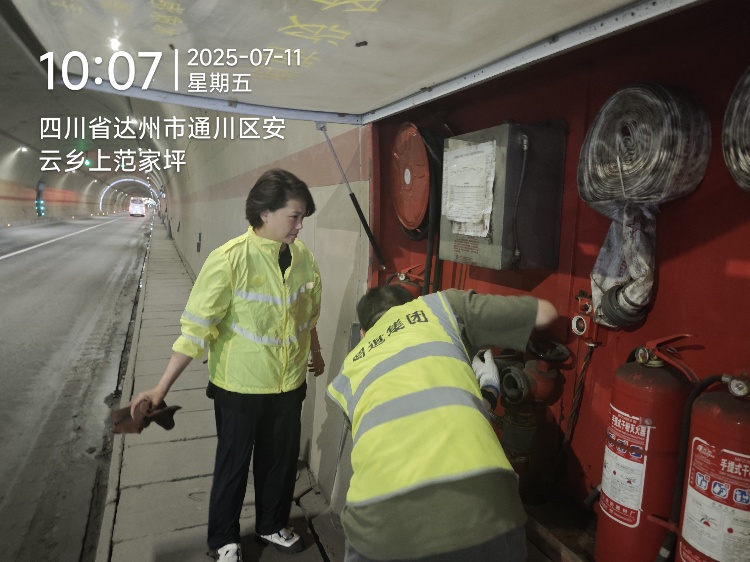9180736F1EB94F0265159F0427D45FD9_副本.jpg