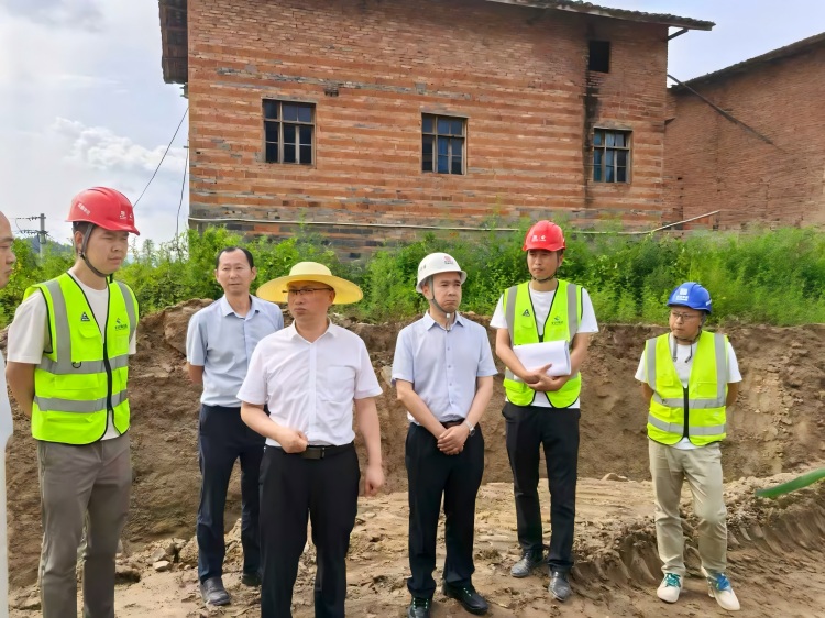 2026.06.29达州市交通运输局党组成员、副局长张建军赴达州绕西高速项目开展节后复工复产专项检查(1).jpg